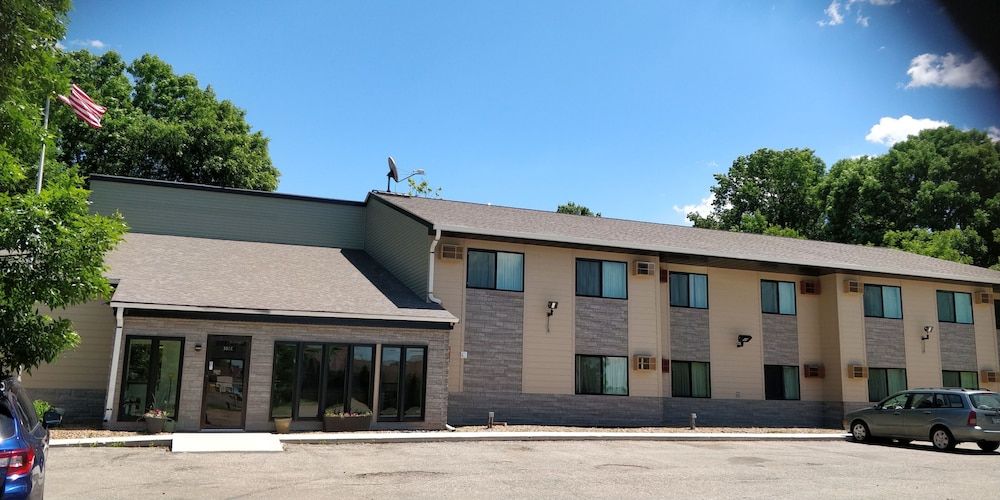 Waconia Inn & Suites - photo 7