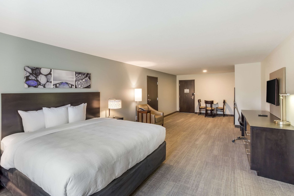 MainStay Suites Logan Ohio Hocking Hills - photo 4