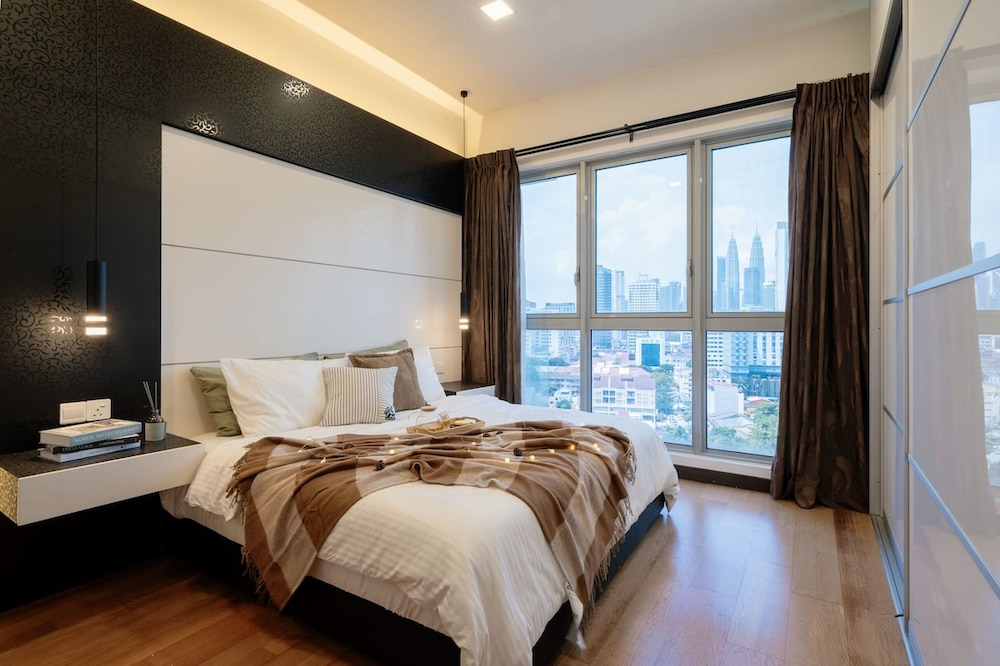 Upper View Regalia Hotel — Kuala Lumpur — photo 4