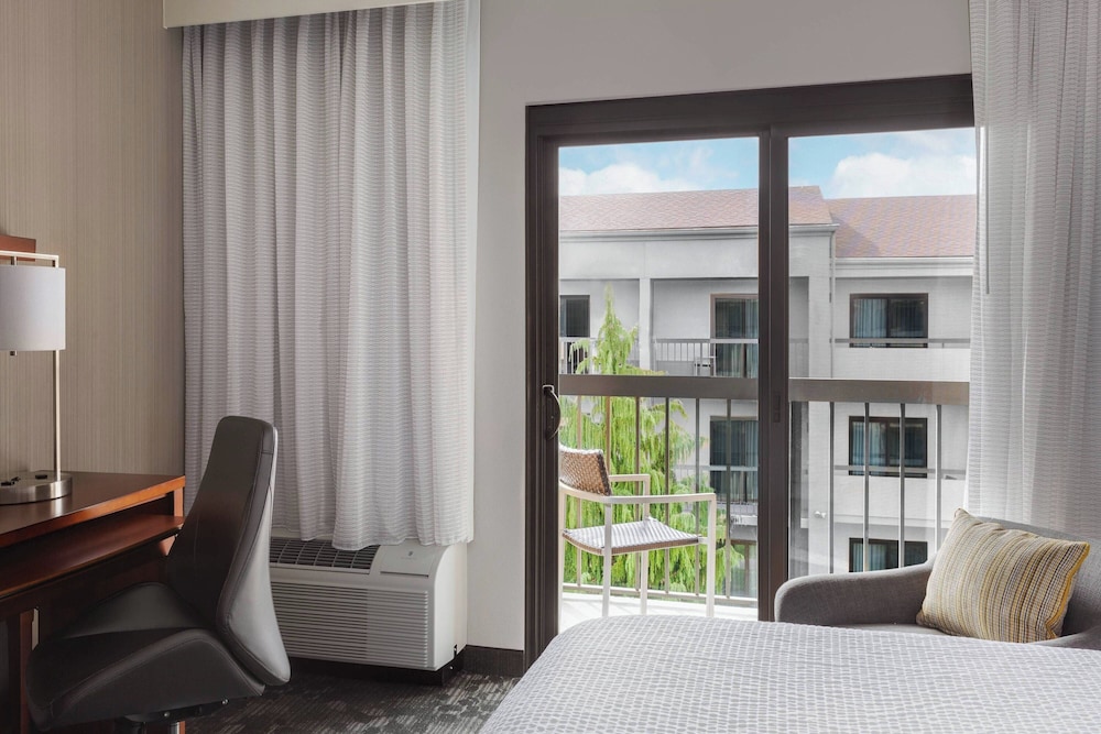 Courtyard by Marriott Philadelphia Devon Villanova - photo 3