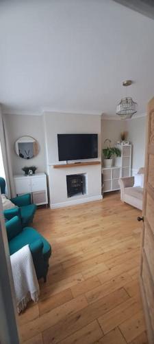 3 Bed Home sleeps 6 in Heart of Cardiff Free Parking — 4-Star Luxury Hotel in Cardiff, United Kingdom