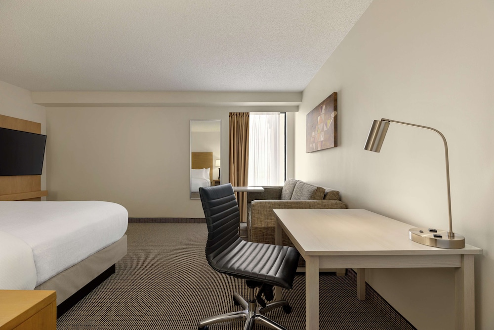 Embassy Suites by Hilton Denver International Airport - photo 9