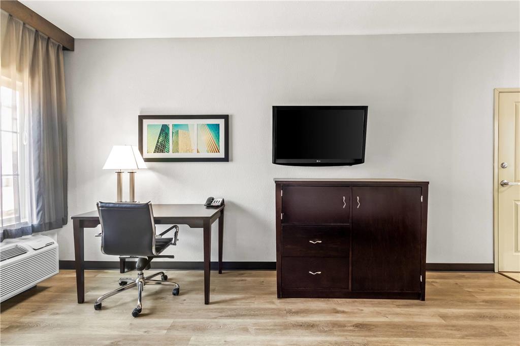 La Quinta Inn & Suites by Wyndham Houston Energy Corridor - photo 16