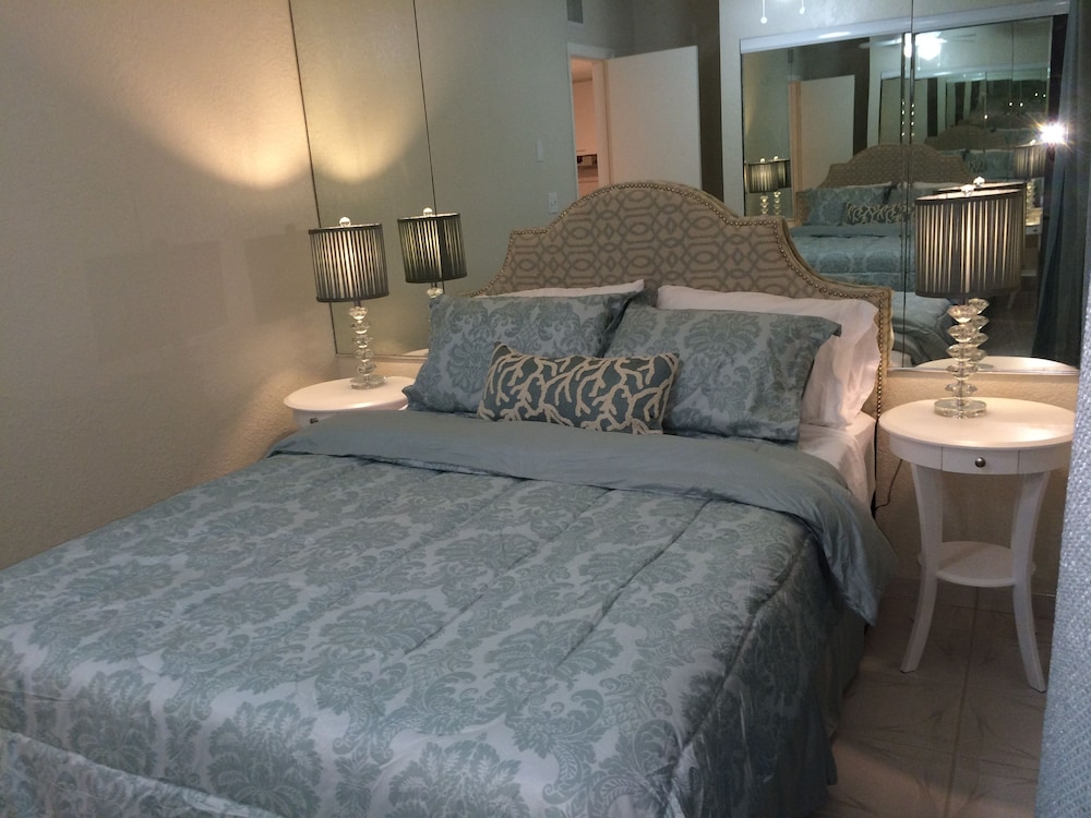 Hollywood by the Sea Hotel - photo 6