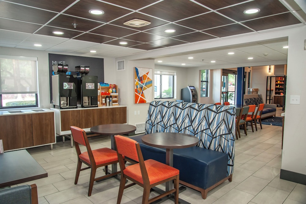 Holiday Inn Express Airport Tucson by IHG - photo 62