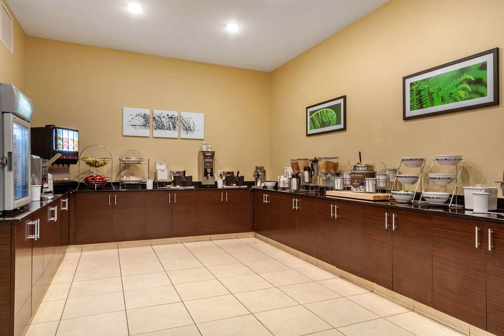 MainStay Suites Lincoln University Area - photo 40