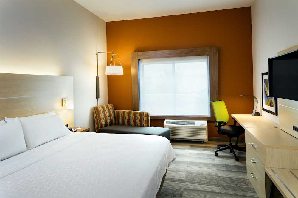 Holiday Inn Express & Suites Medford by IHG - photo 6
