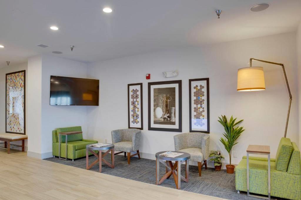 Quality Inn & Suites Bethany Oklahoma City West - photo 8