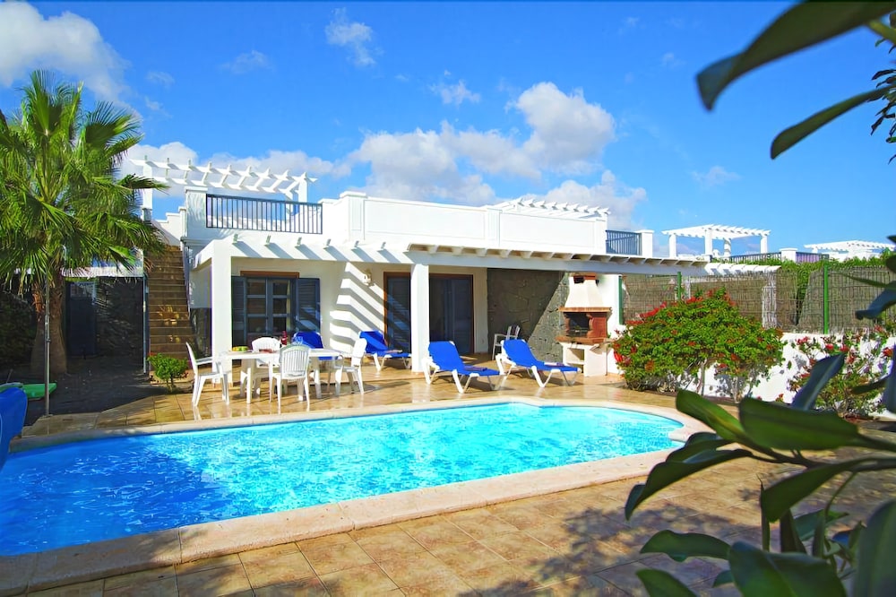 Sun Grove Villas & Spa — 4-Star Luxury Hotel in Playa Blanca, Spain
