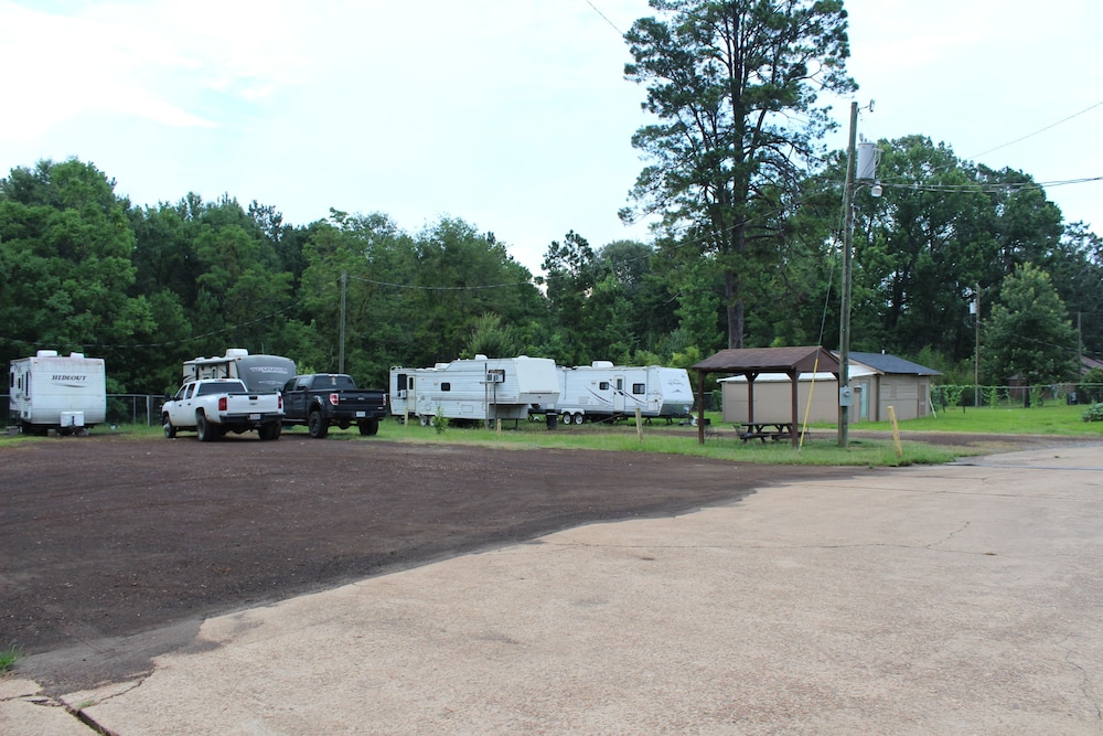 EverGreen Inn & RV - photo 33