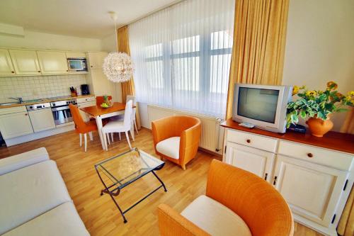 Ferienwohnung Binzer Strandgut im Haus Jahreszeiten Binz — 4-Star Luxury Hotel in Ostseebad Binz, Germany