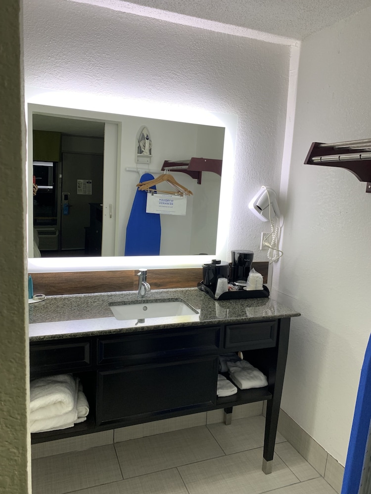 Lx Hotel Powered by ACW Circle - photo 46