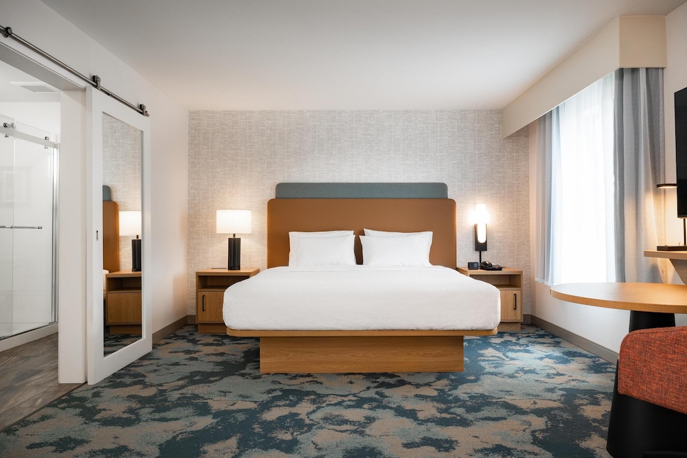 Hampton Inn & Suites La Crosse Downtown - photo 12