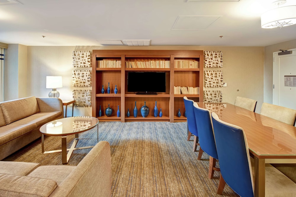 Embassy Suites by Hilton Chicago Downtown Magnificent Mile - photo 6