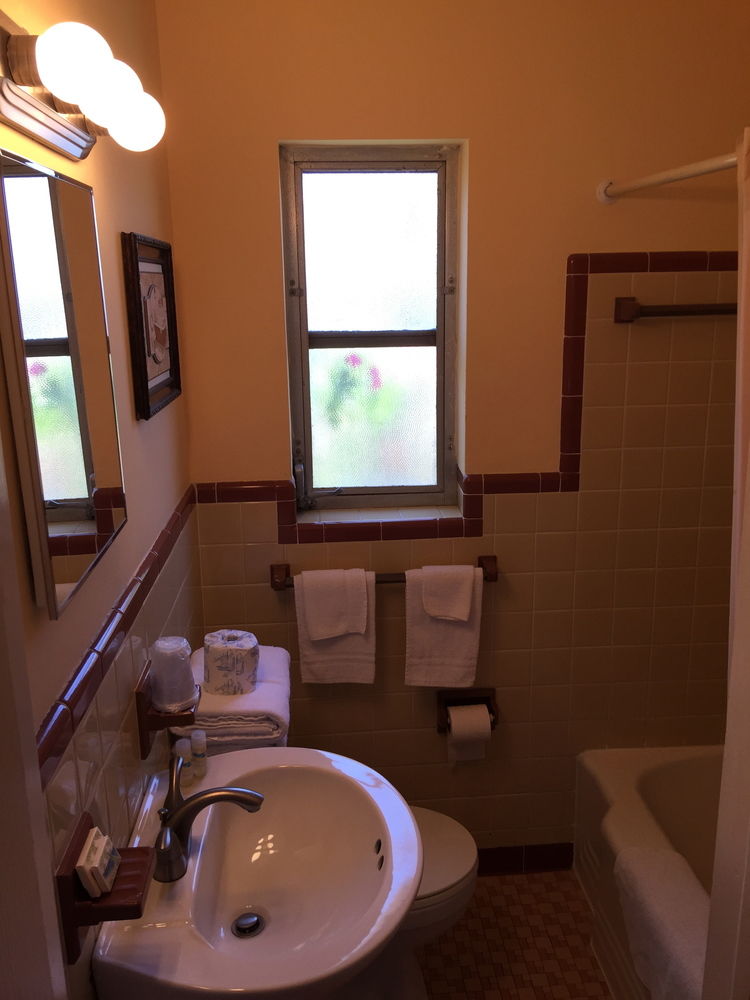 Amber Tides Motel - photo 30