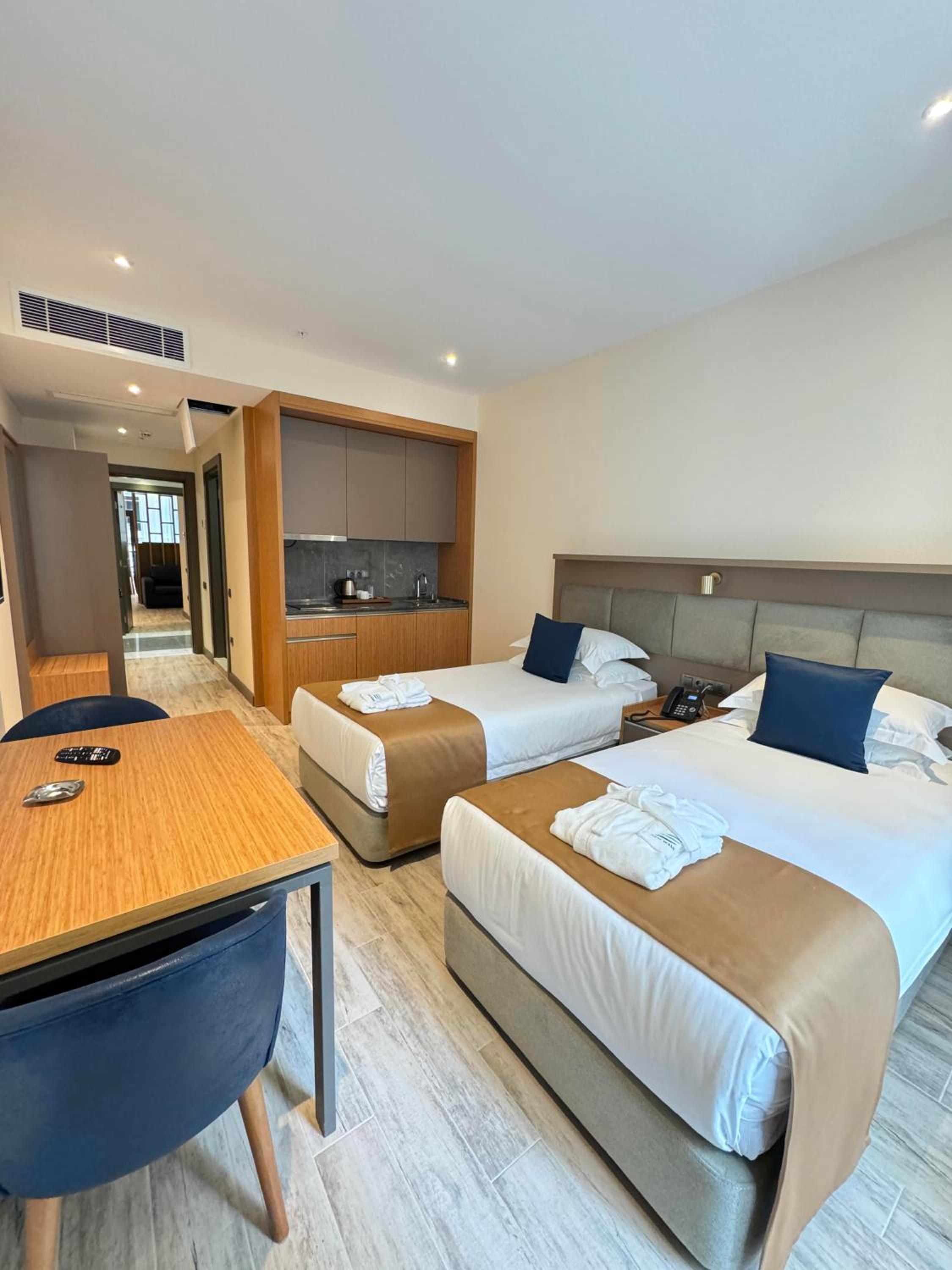 New wave apart hotel