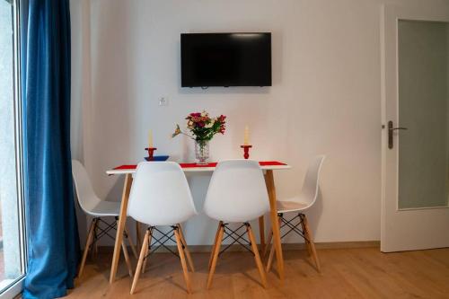 Cozy Apartment in Athens Center — 4-Star Luxury Hotel in Athens, Greece