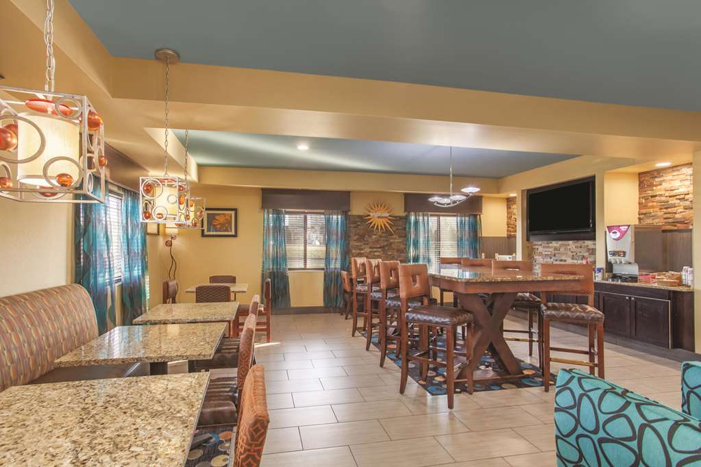 La Quinta Inn & Suites by Wyndham Elizabethtown - photo 21
