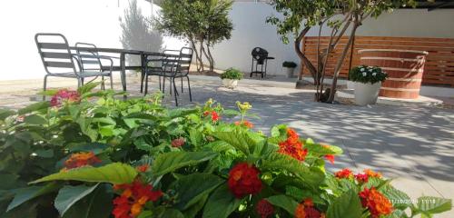Casa Con Giardino — 4-Star Luxury Hotel in Quartu Sant'elena, Italy
