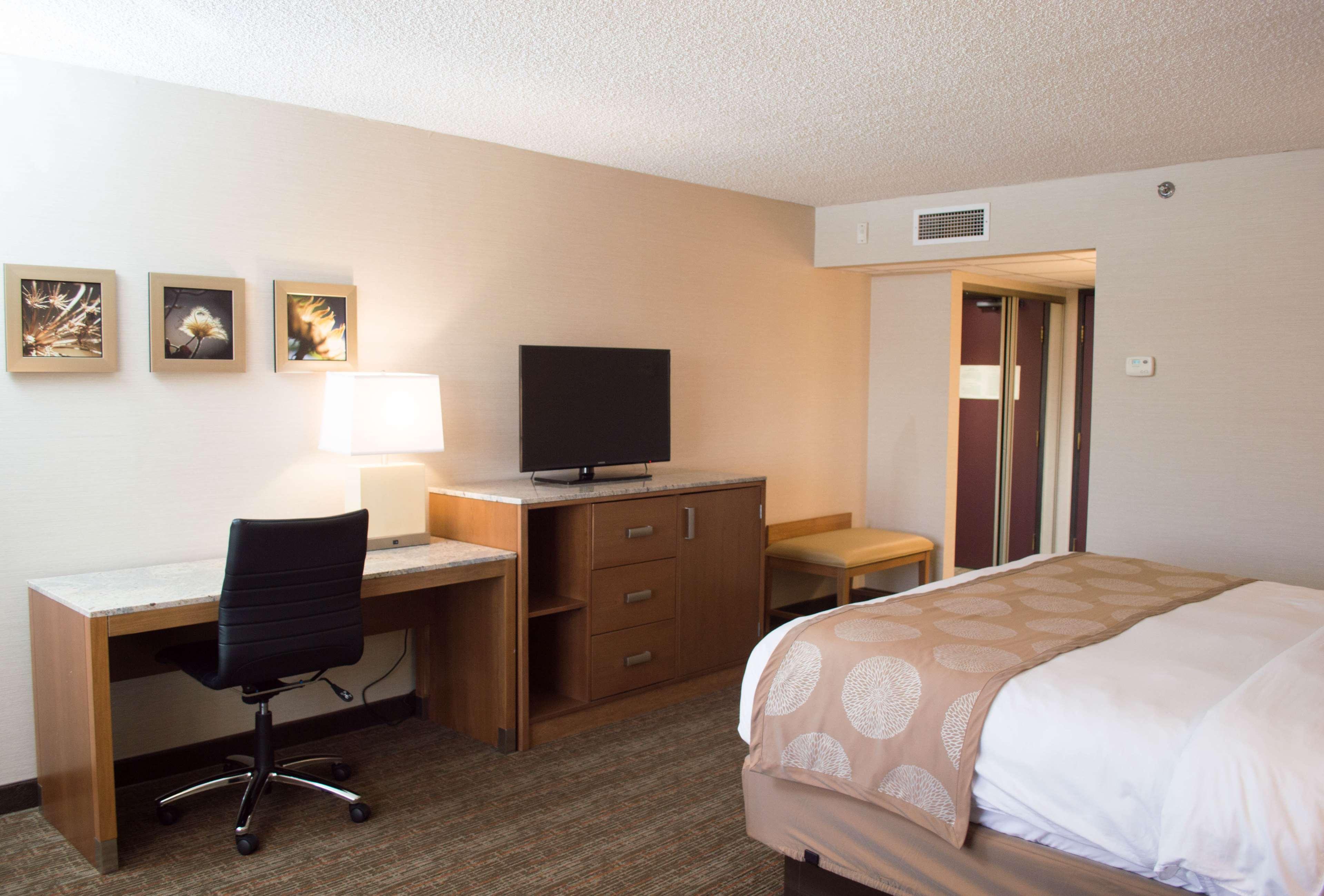 Radisson Hotel Detroit Farmington Hills - photo 11