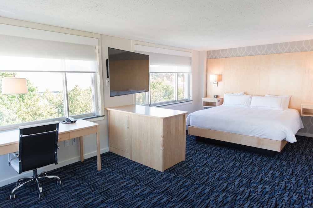 Capitol Plaza Hotel Montpelier Tapestry Collection by Hilton - photo 14