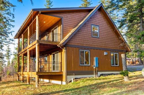 Experience Montana Cabins Lake View Luxury #7 & Dream Catcher Luxury #8 — 4-Star Luxury Hotel in Bigfork, United States