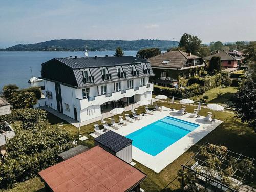 Aquavista Residence Pied dans l'eau & Pool — 4-Star Luxury Hotel in Castelletto Sopra Ticino, Italy