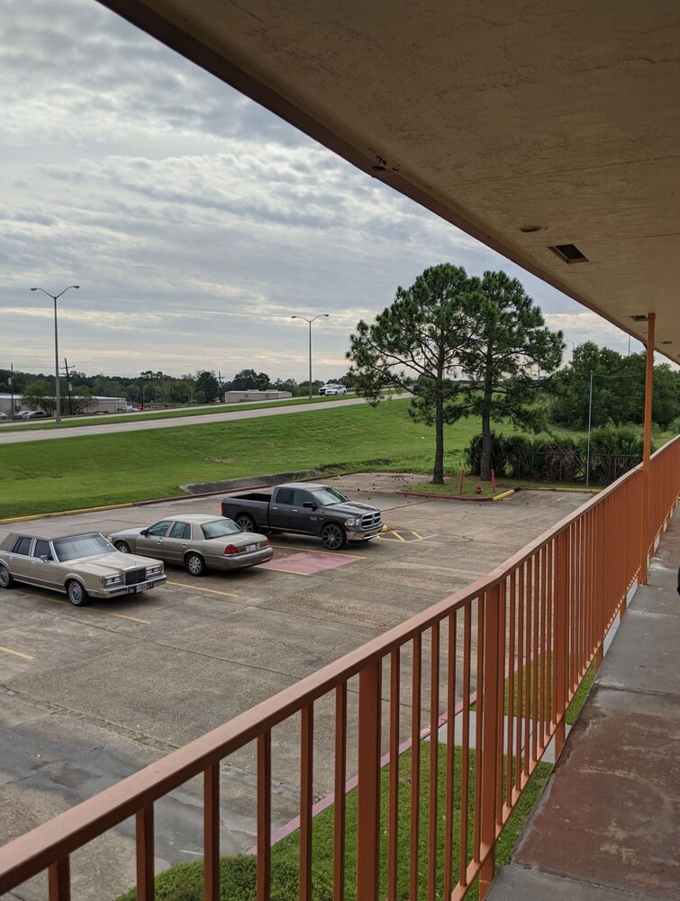 OYO Hotel Lake Charles Hwy 10 - photo 32