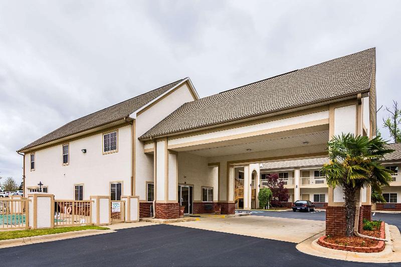 Bryant Inn & Suites — Bryant — photo 4