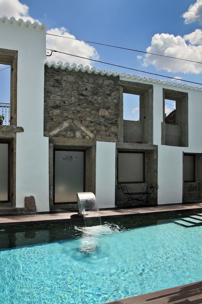 Casa Dos Poços — 4-Star Luxury Hotel in Figueira De Castelo Rodrigo, Portugal