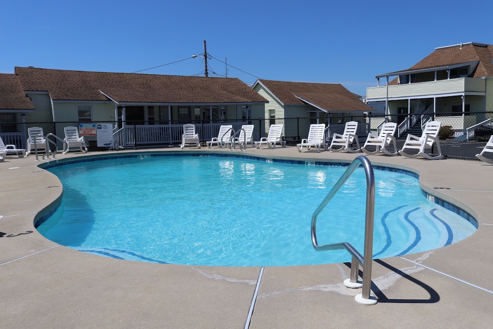 Mainsail Motel & Cottages - photo 19