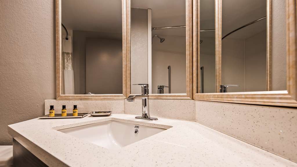 Best Western Plus Bloomington East Hotel - photo 12