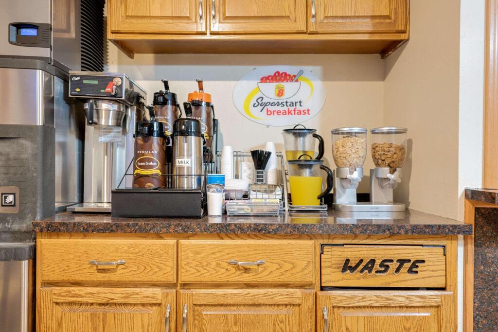 Super 8 by Wyndham Martinsburg - photo 14