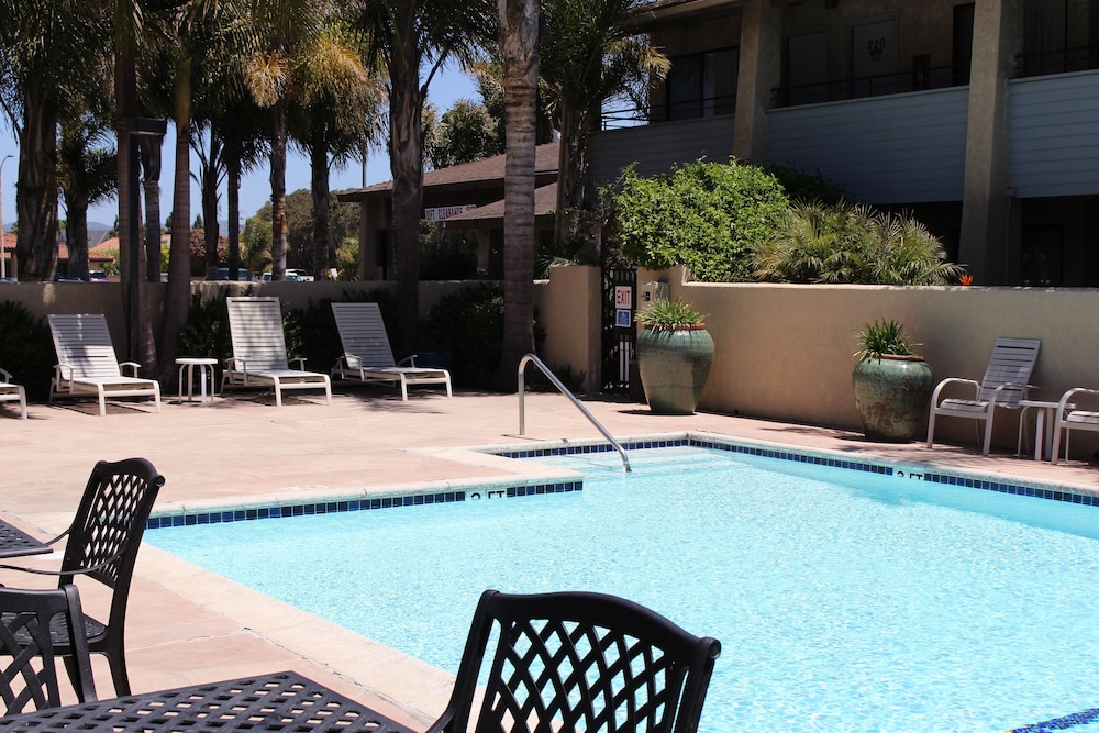 O'cairns Inn & Suites - photo 17