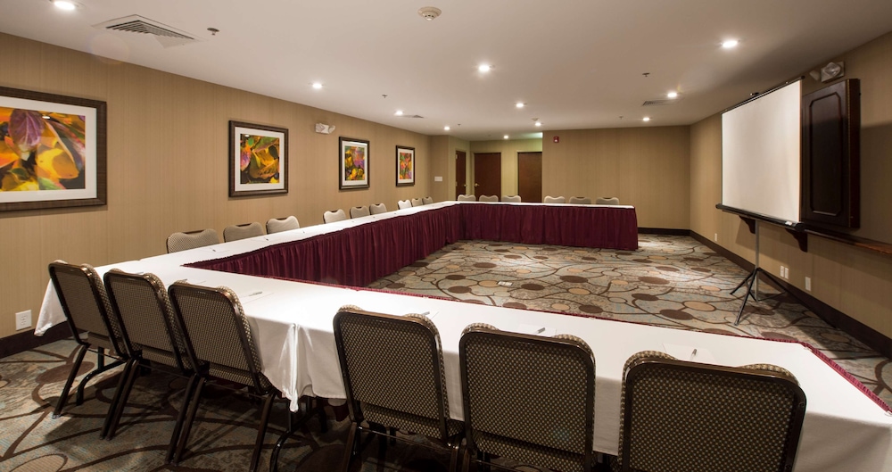 Hampton Inn Cornelia - photo 23