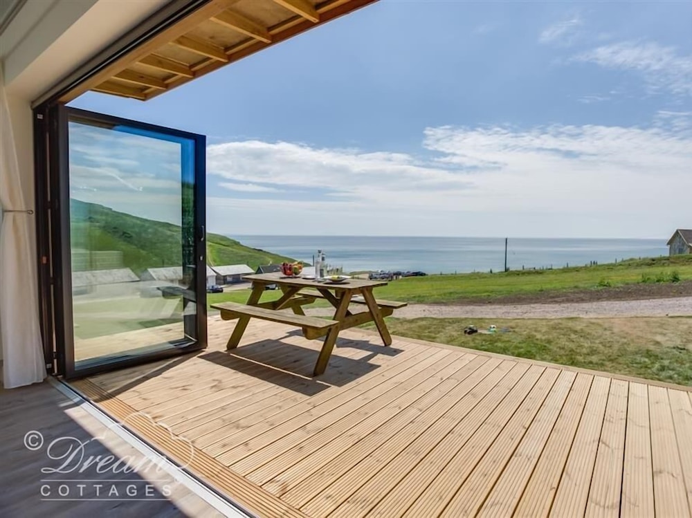 The Wave - carbon neutral hotel in Bridport