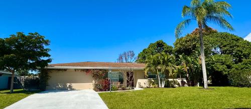 Classic Tropical Florida Escape with Heated Pool in Sarasota, United States