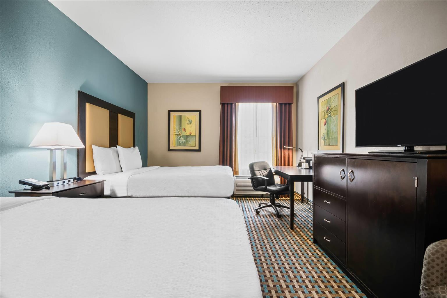 La Quinta Inn & Suites by Wyndham Stonington Mystic Area - photo 14