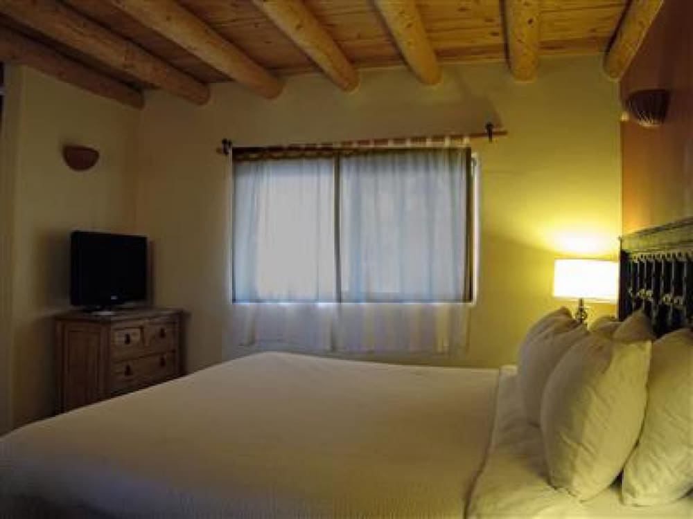The Abiquiu Inn - photo 42