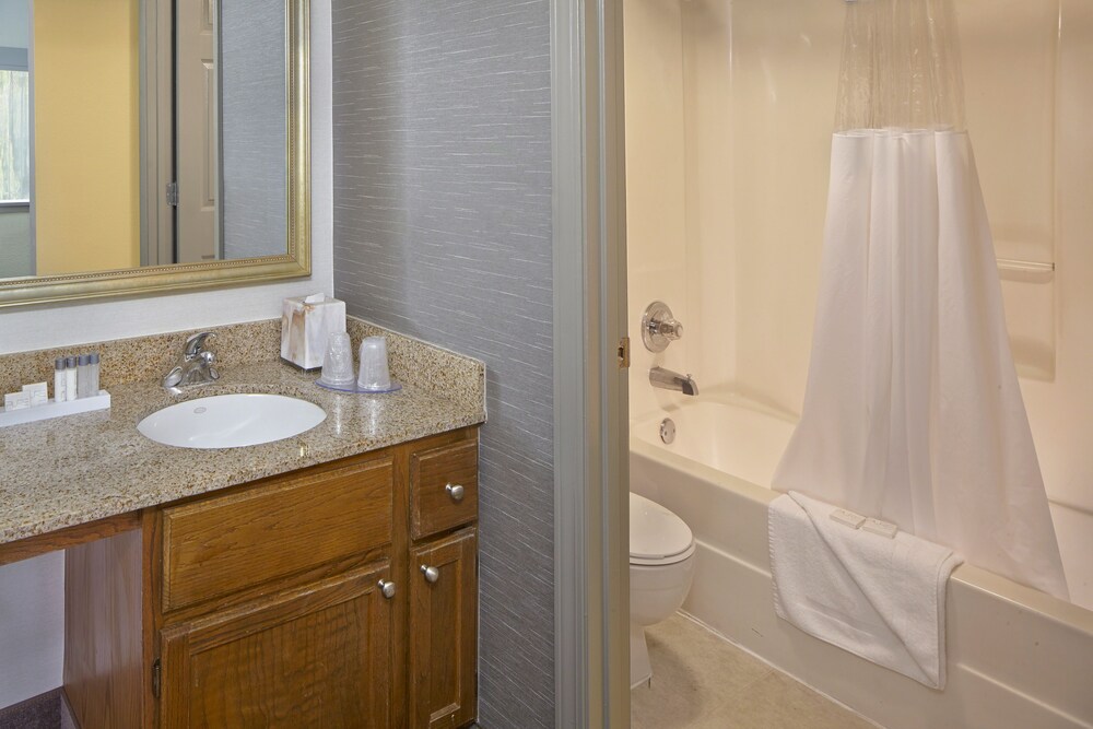 New Haven Village Suites - photo 24