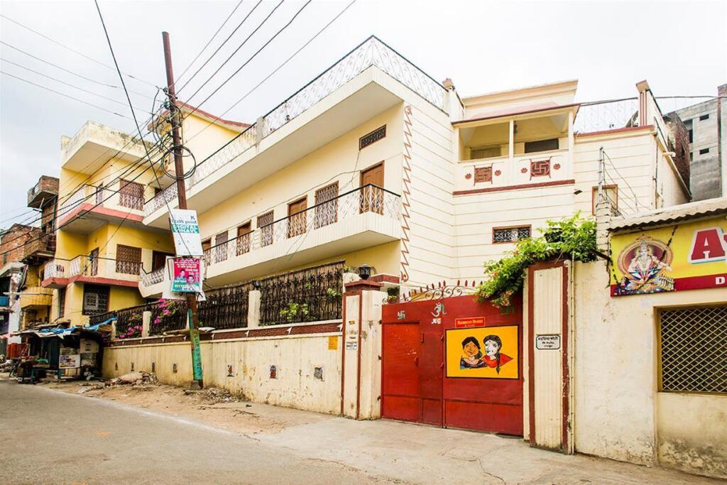 Granny’s Inn in Varanasi, India