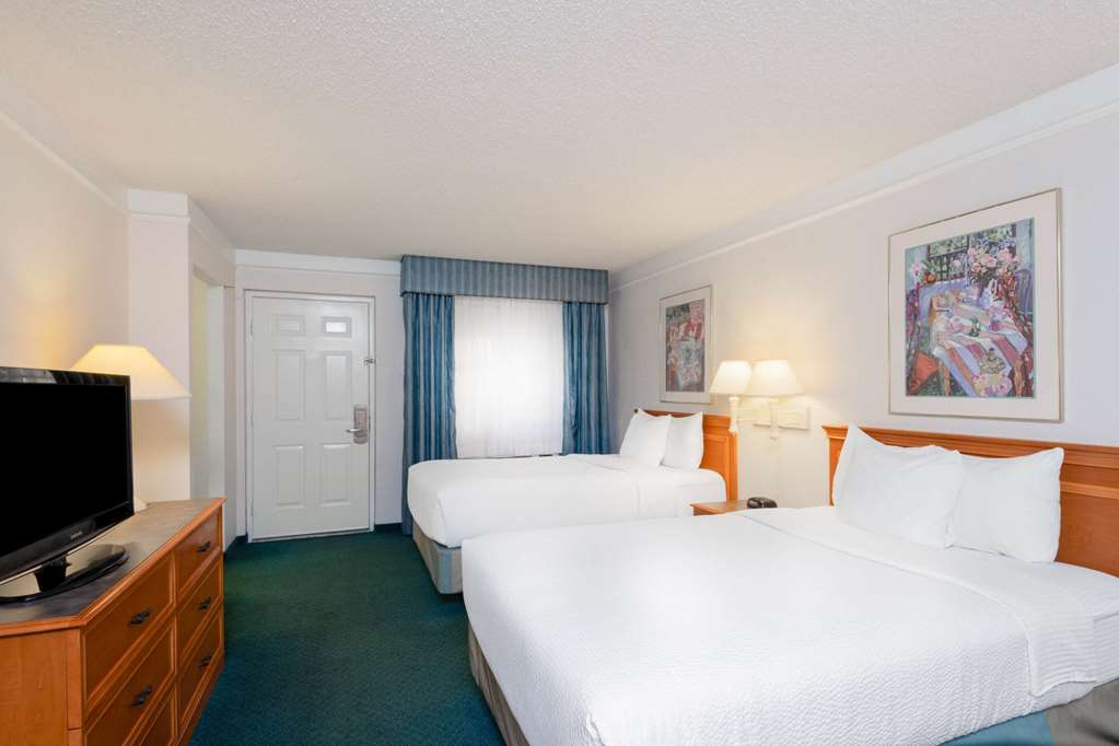 La Quinta Inn by Wyndham Farmington - photo 11