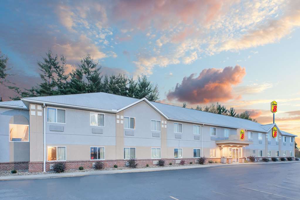 Super 8 by Wyndham Seville - featured photo