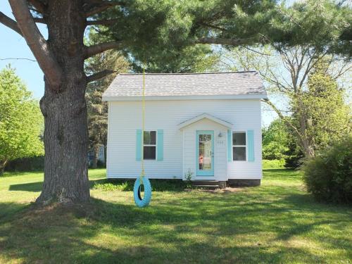 Beach Town Escape Newly Remodeled & Gorgeous in Frankfort, United States