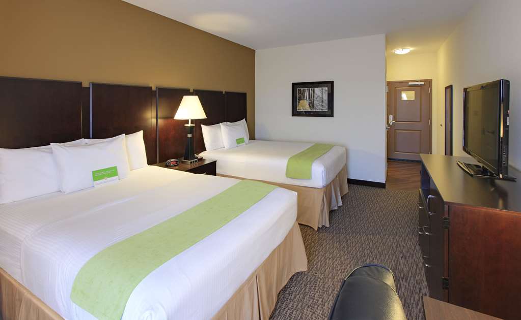 La Quinta Inn & Suites by Wyndham Memphis Wolfchase - photo 17
