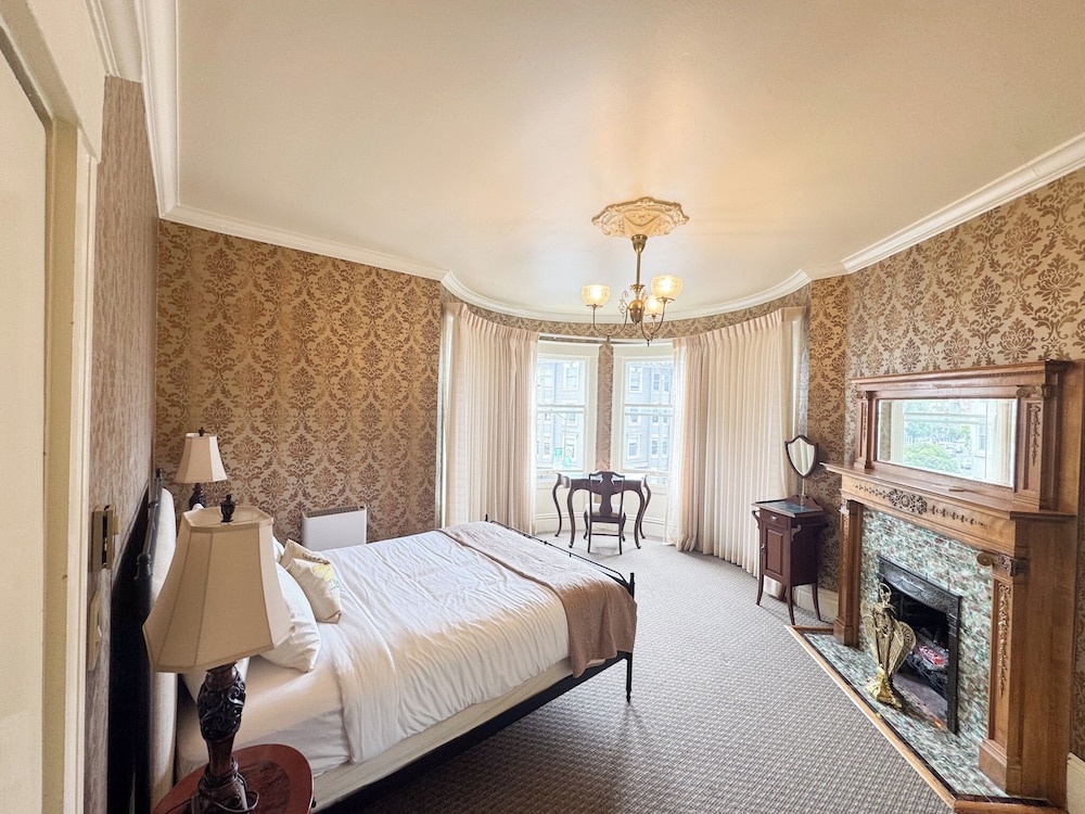 Nob Hill Inn - photo 18