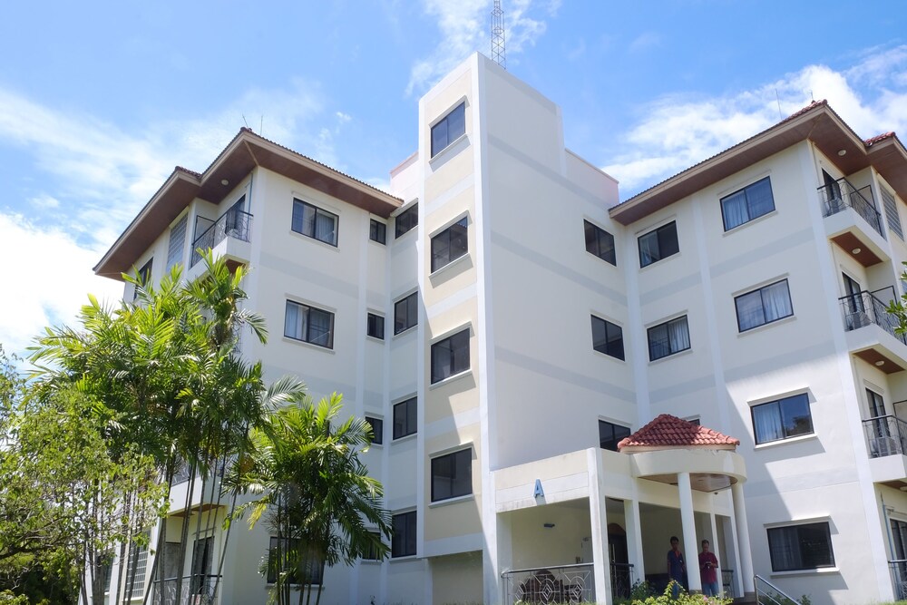 Seastar Hotel And Service Apartment - carbon neutral hotel in Ban Chang
