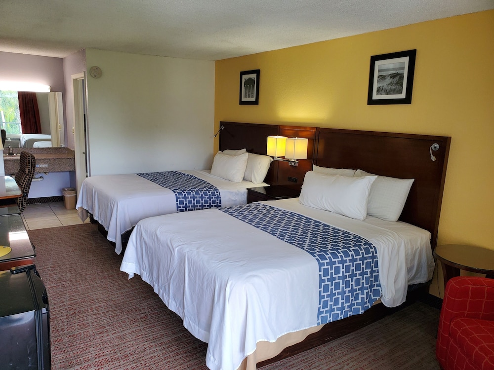 Econo Inn - photo 13