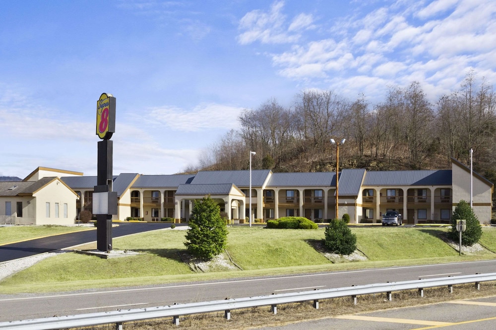 Super 8 by Wyndham Fort Chiswell Wytheville Area - featured photo
