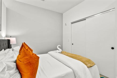 OTR 1 Bed Suite Free Parking Gym Pool Clubroom — 4-Star Luxury Hotel in Cincinnati, United States